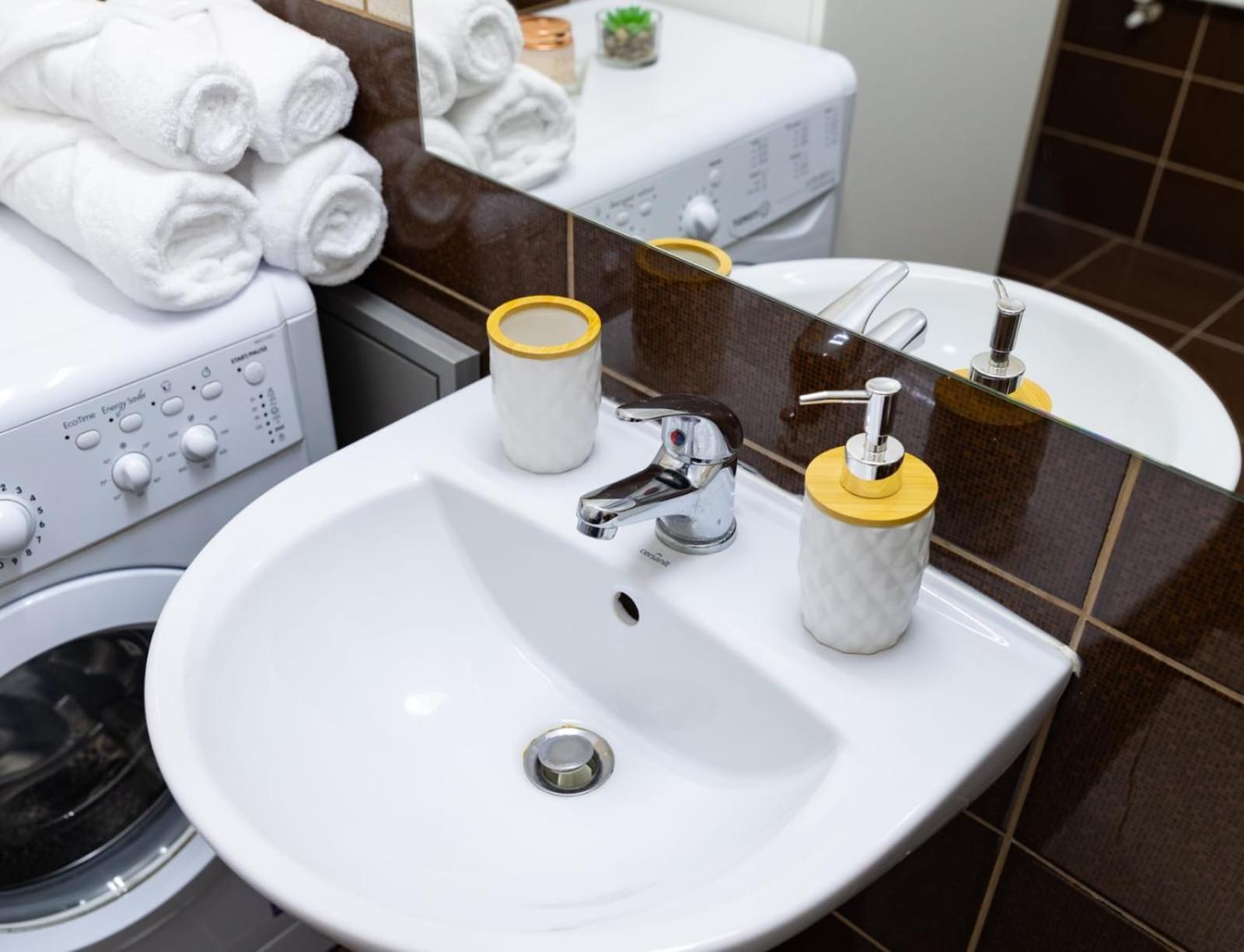 Studio Deluxe Uniri Букурещ Екстериор снимка